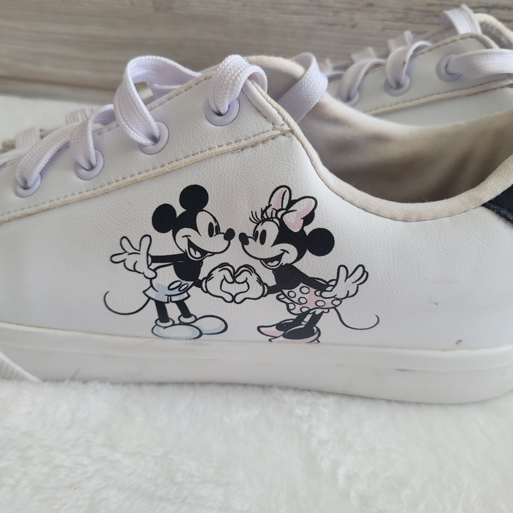 White Sneakers with Mickey Mouse Minnie Mouse Disney Ground Up Size 9